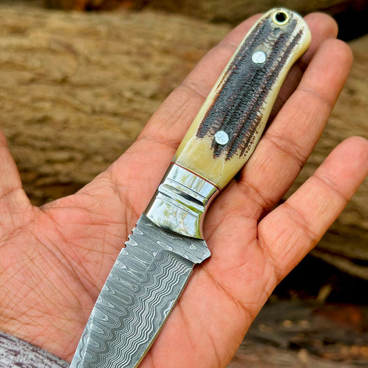 Handmade stainless steel Damascus hunting skinner knife with stag horn